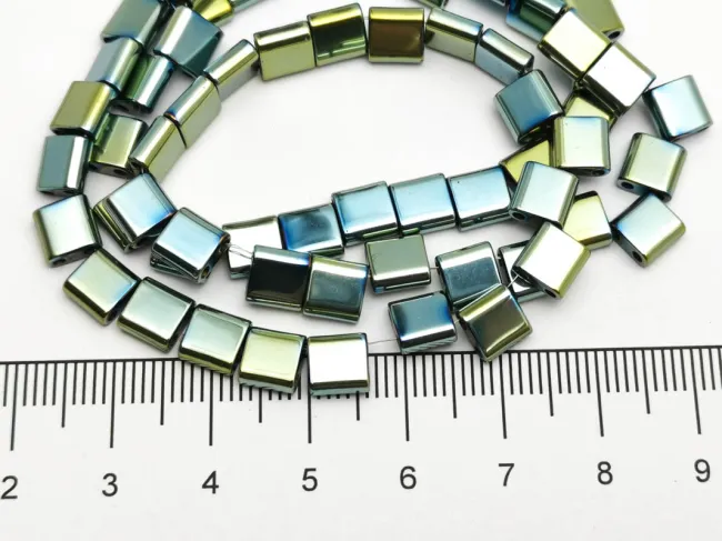 Sirag hematit patrat cu doua orificii 6x6mm iris verde