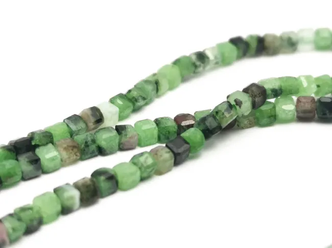 Sirag Ruby zoisite microfatetat cub 2x2mm