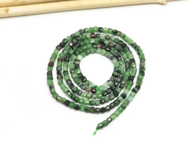 Sirag Ruby zoisite microfatetat cub 2x2mm