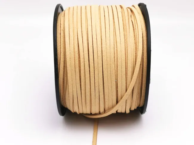 Snur suede imitatie piele intoarsa latime 3mm crem (5metri)