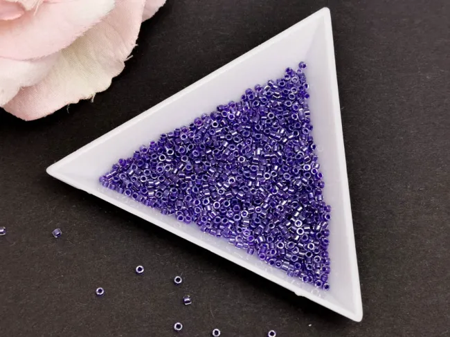 Miyuki delica 11/0 sparkling violet lined crystal (5g)