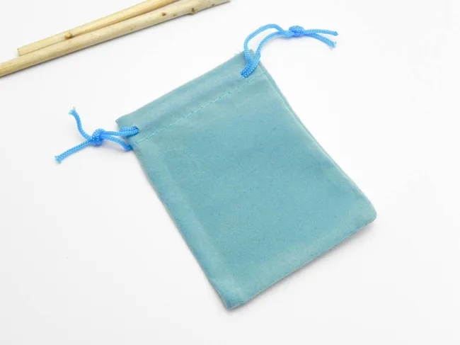 Saculet catifea 9x7cm albastru pal