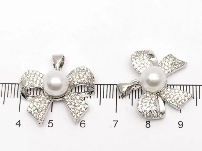 Charm cubic zirconia funda 22x18mm argintiu