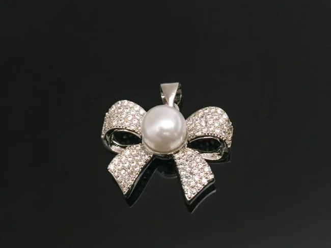 Charm cubic zirconia funda 22x18mm argintiu