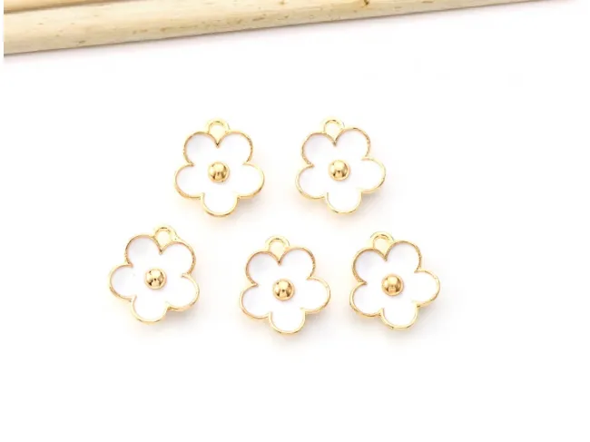 Charm auriu floare 13x11.5mm alb