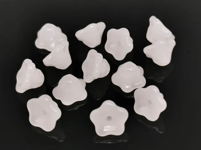 Margele sticla floare 9x9x6mm alb opal (1buc)