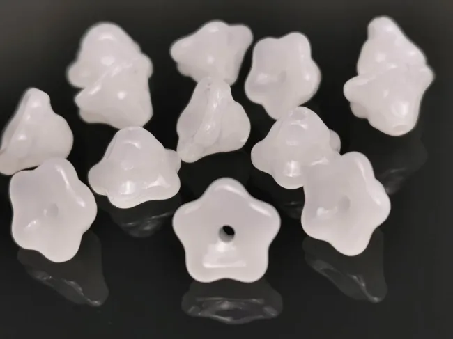 Margele sticla floare 9x9x6mm alb opal (1buc)