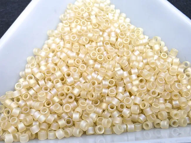 Miyuki delica 11/0 Matte Crystal Ivory Luster (5g)