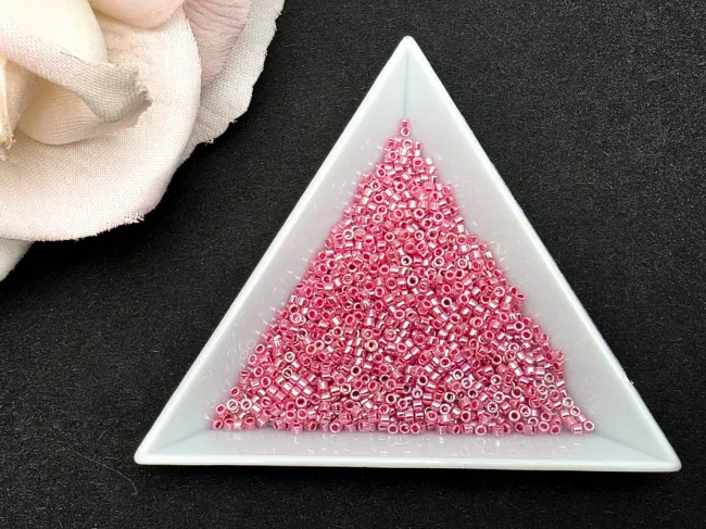 Miyuki delica 11/0 lined crystal rose (5g)