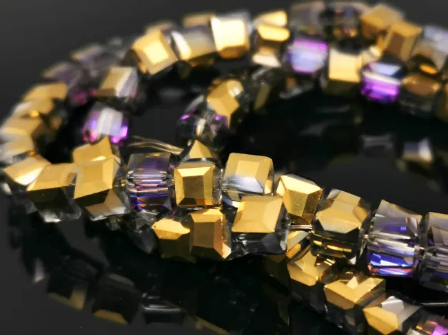 Margele cristal cub fatetat 4mm iris mov auriu metalic (sirag)