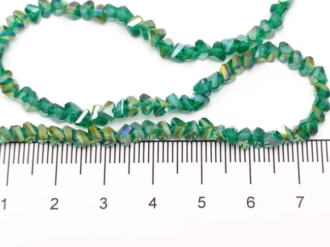 Margele cristal triunghi 3.5x4x3.5mm smarald AB (sirag)
