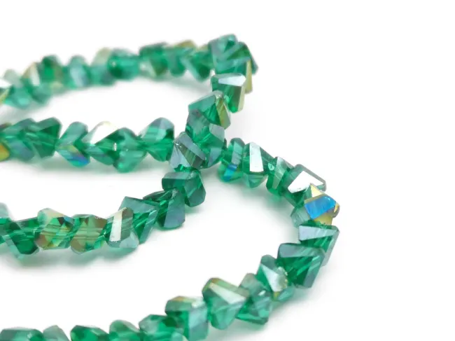 Margele cristal triunghi 3.5x4x3.5mm smarald AB (sirag)