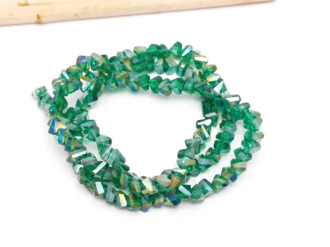 Margele cristal triunghi 3.5x4x3.5mm smarald AB (sirag)