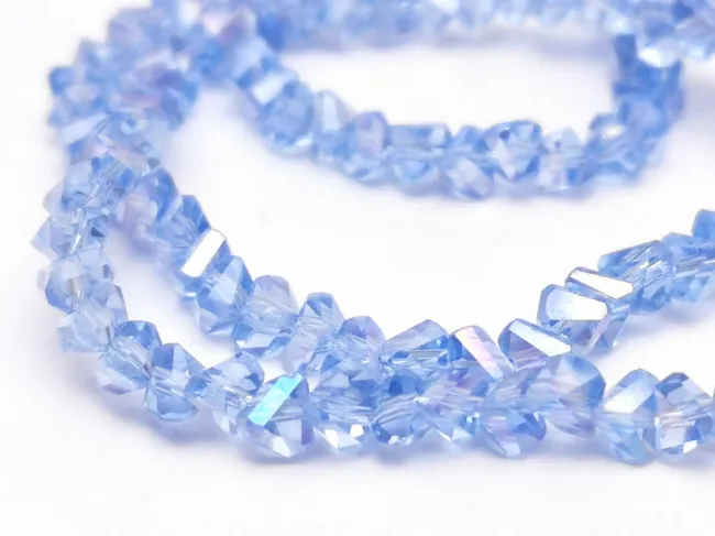 Margele cristal triunghi 3.5x4x3.5mm albastru deschis AB (sirag)