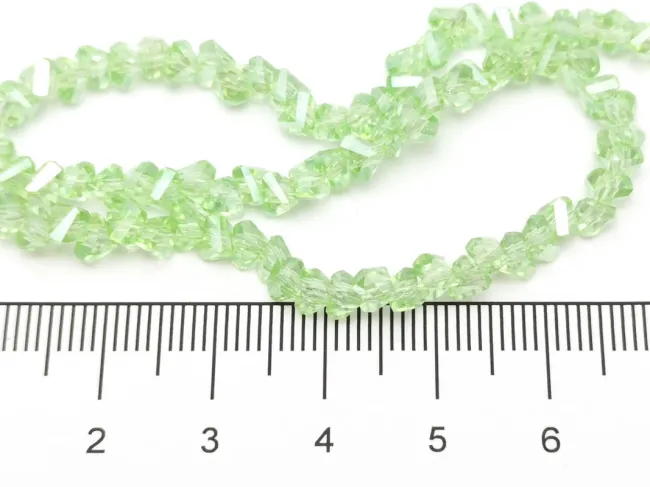 Margele cristal triunghi 3.5x4x3.5mm verde deschis AB (sirag)