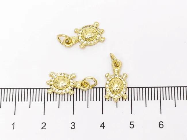 Charm testoasa din cubic zirconia 15x8mm auriu