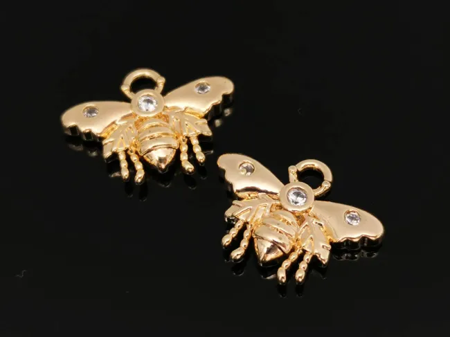 Charm albina din cubic zirconia 12.5x9mm auriu