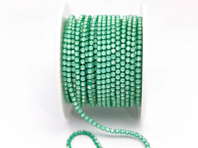 Lant cu strasuri 2mm verde opal AB (0.5m)