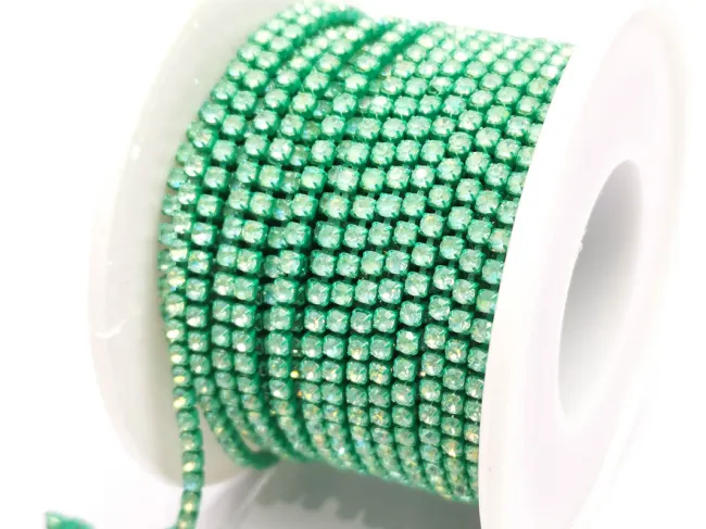 Lant cu strasuri 2mm verde opal AB (0.5m)