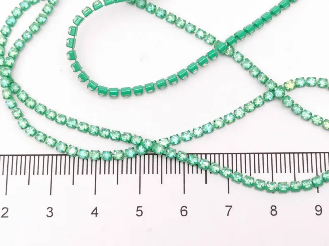 Lant cu strasuri 2mm verde opal AB (0.5m)