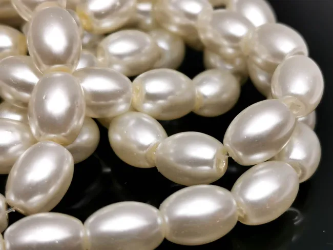 Perle de sticla ovale 8x6mm ivory (sirag)