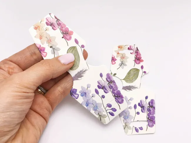 Etichete hartie suport bratari si coliere 125x45x0.4mm flori mov (10buc)