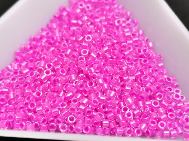 Miyuki delica 11/0 Luminous Hot Magenta (5g)