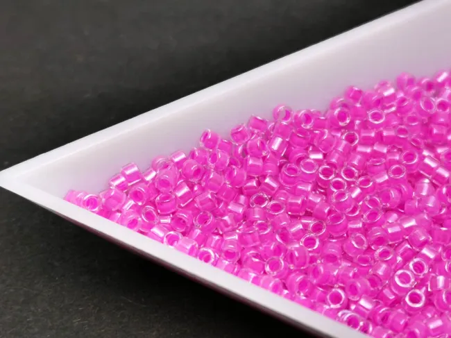 Miyuki delica 11/0 Luminous Hot Magenta (5g)