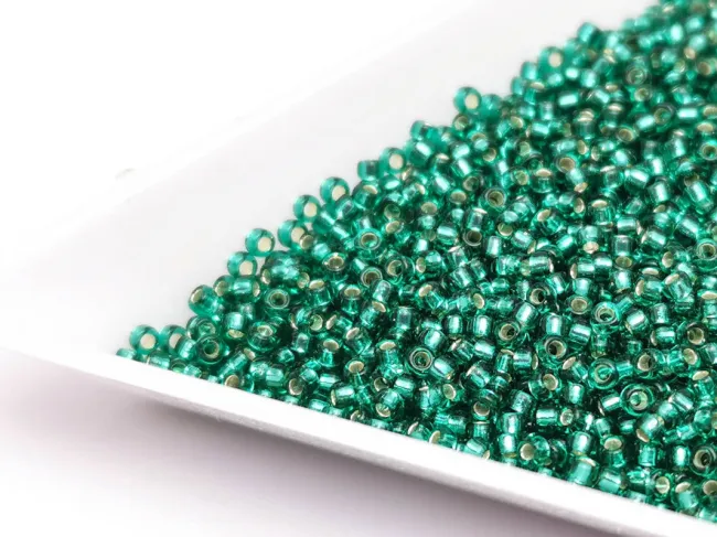 Miyuki Rocailles Rotunde 15/0 Silver Lined Flame Emerald (10g)
