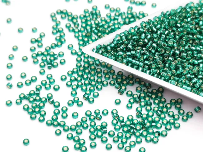 Miyuki Rocailles Rotunde 15/0 Silver Lined Flame Emerald (10g)