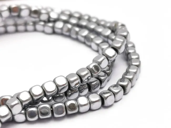 Sirag hematit cub rotunjit 3x3mm argintiu deschis