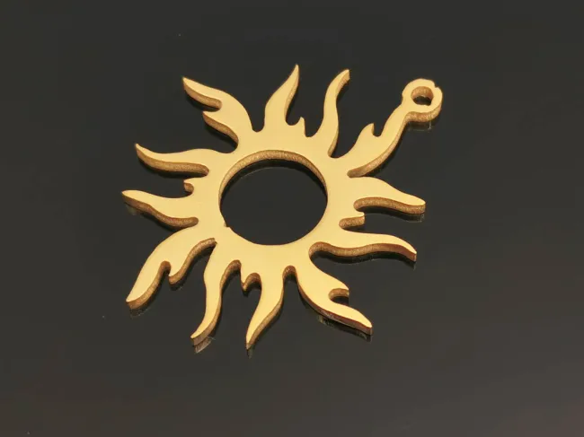 Charm otel inoxidabil 201 auriu placat IP soare 28x24x1.5mm
