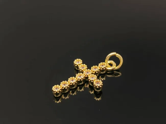 Charm cruce din cubic zirconia auriu 20x13mm