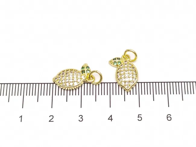 Charm lamaie din cubic zirconia auriu 14x10mm