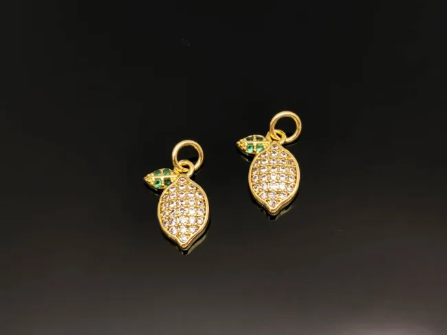Charm lamaie din cubic zirconia auriu 14x10mm