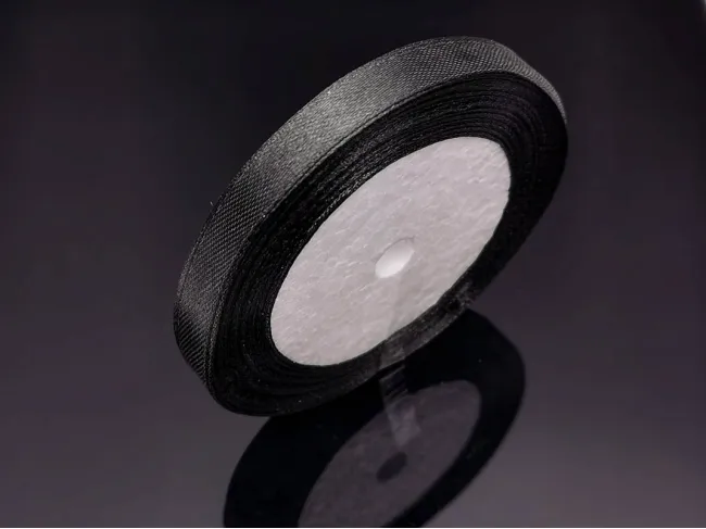 Panglica saten latime 10mm negru (22m)