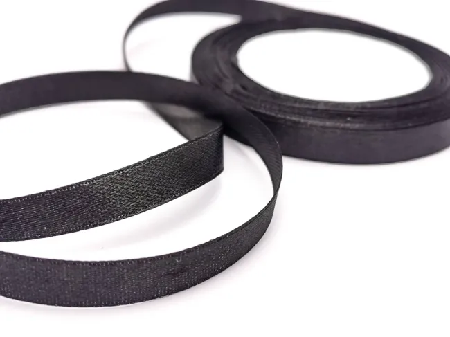 Panglica saten latime 10mm negru (22m)