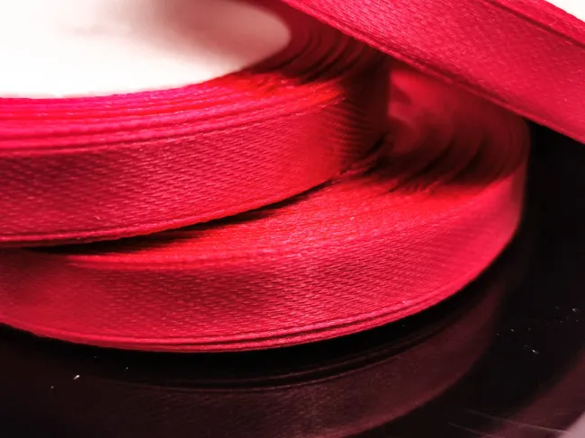 Panglica saten latime 10mm fucsia (22m)