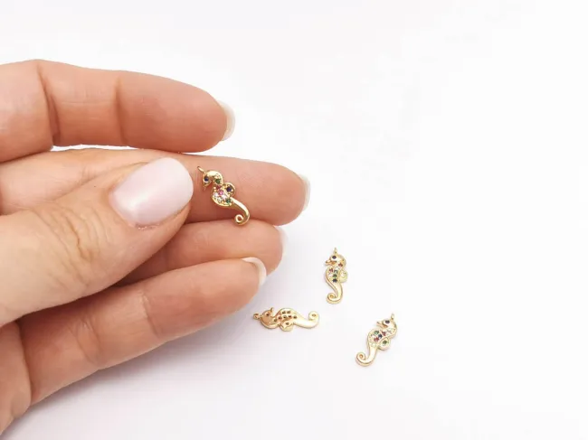 Charm calut de mare din cubic zirconia auriu 15x5.5mm