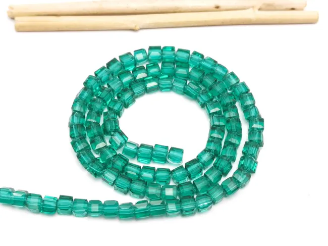 Margele cristal cub fatetat 4mm verde smarald (sirag)