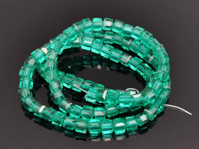 Margele cristal cub fatetat 4mm verde smarald (sirag)