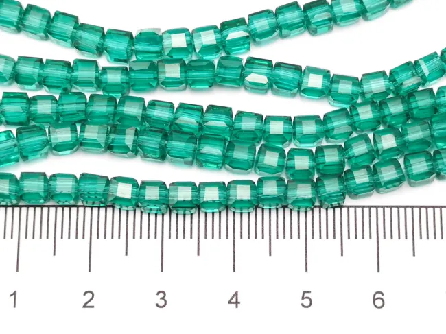 Margele cristal cub fatetat 4mm verde smarald (sirag)