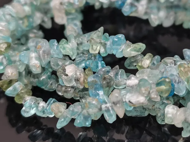 Sirag Apatit chips 8~3x12~3x5~3mm