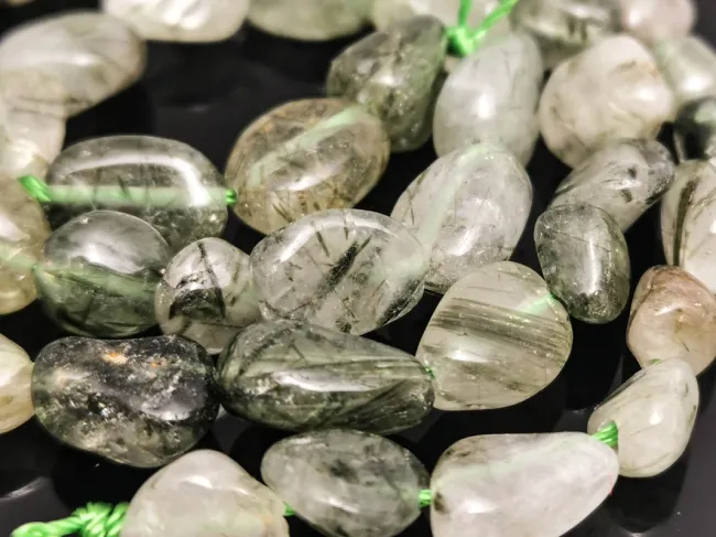 Sirag cuart verde rutilat nugget 10~5x8~5x7~3mm