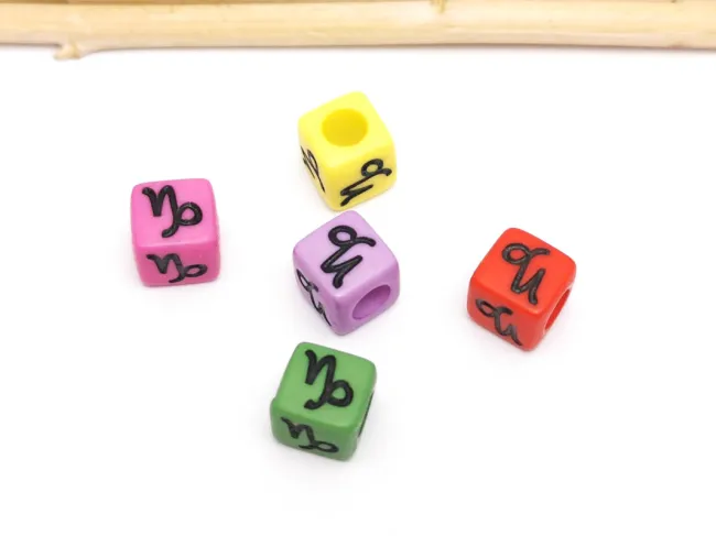 Margele acrilice cub cu semn zodiacal Capricorn 7x7mm (5buc)