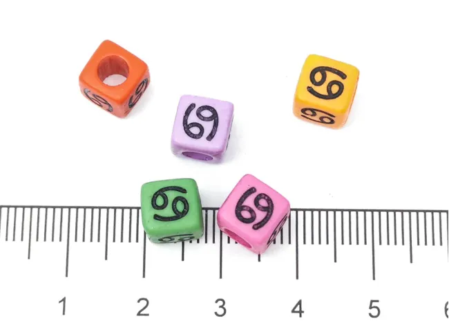 Margele acrilice cub cu semn zodiacal Rac 7x7mm (5buc)