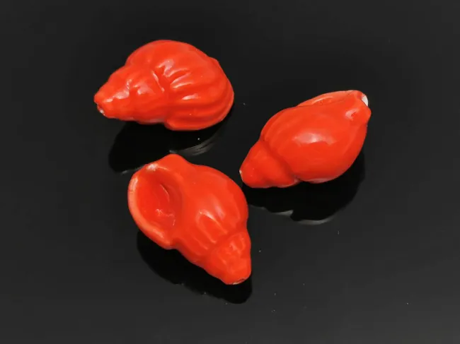 Margele de portelan scoica 20x13x11mm rosu
