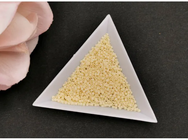 Miyuki delica 11/0 Matte Opaque Cream (5g)