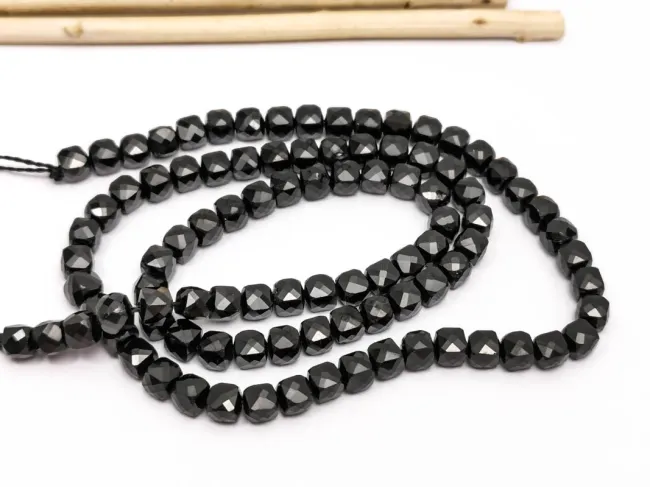 Sirag spinel cub fatetat 4x4mm