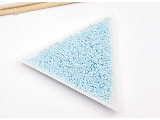 Toho rotunde 15/0 Opaque Lustered Pale Blue (5g)